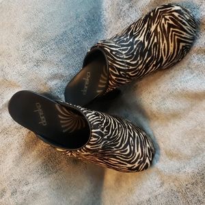 Clog mule animal print, by Dansko